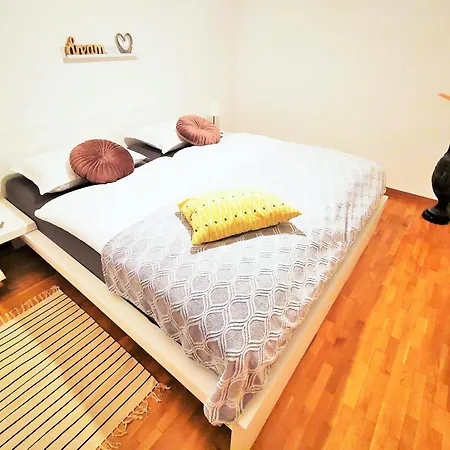 Apartment Tiny Shell House *